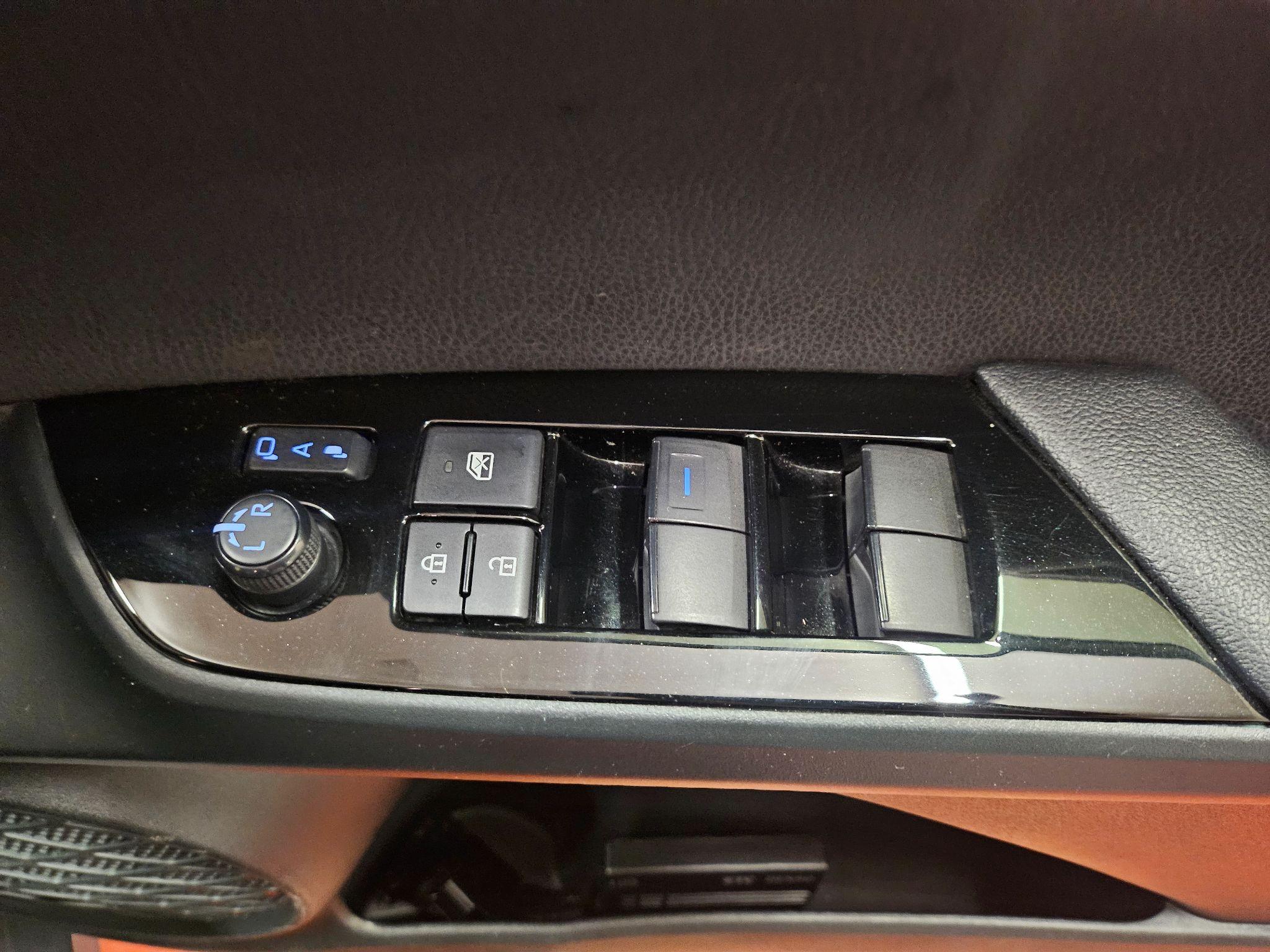 Toyota Prius - 1.8 VVT-h Business Edition CVT Euro 6 (s/s) 5dr - Hatchback (2019 - 2022) Image